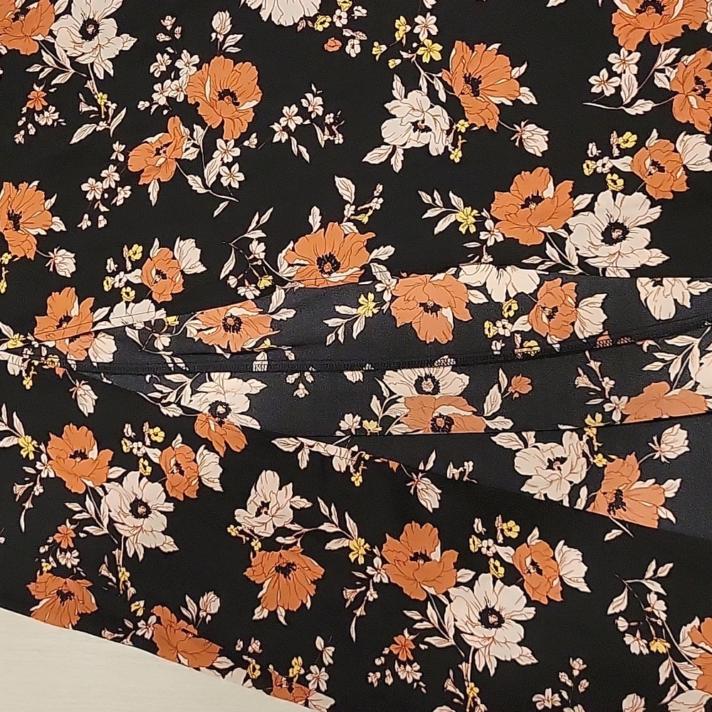 Skirts - Picture 2 of 3